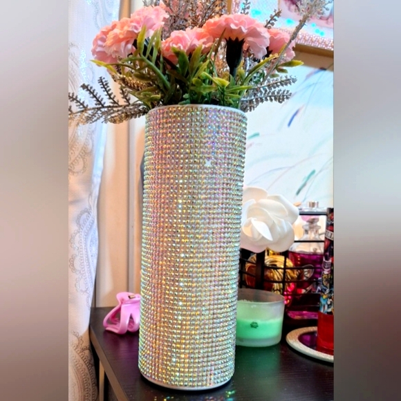 handcrafted Other - Handcrafted vase with flowers